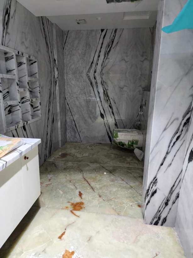 Veined Marble Bath