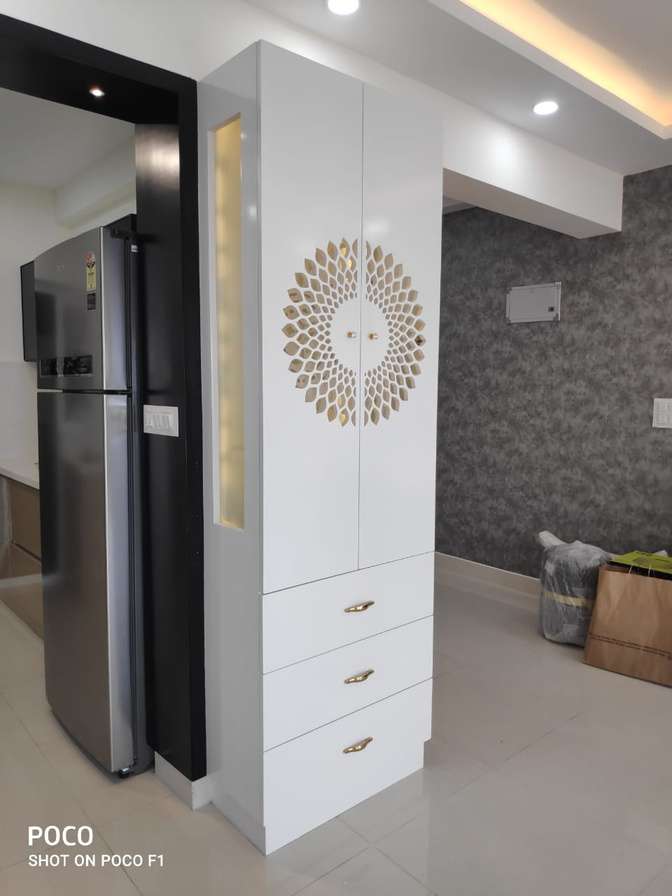Signet Gold Cabinet